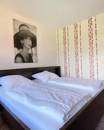 Tanneneck Hotel 2*
